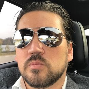 Meet your Posher, Lawrence